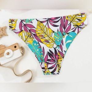 SHEIN. Size M. Tropical Print Bikini Bottom.